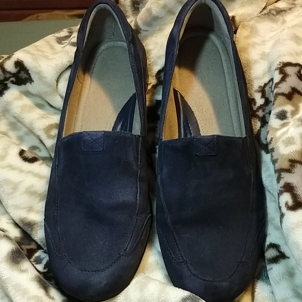 Naturalizer Suede Navy shoes.